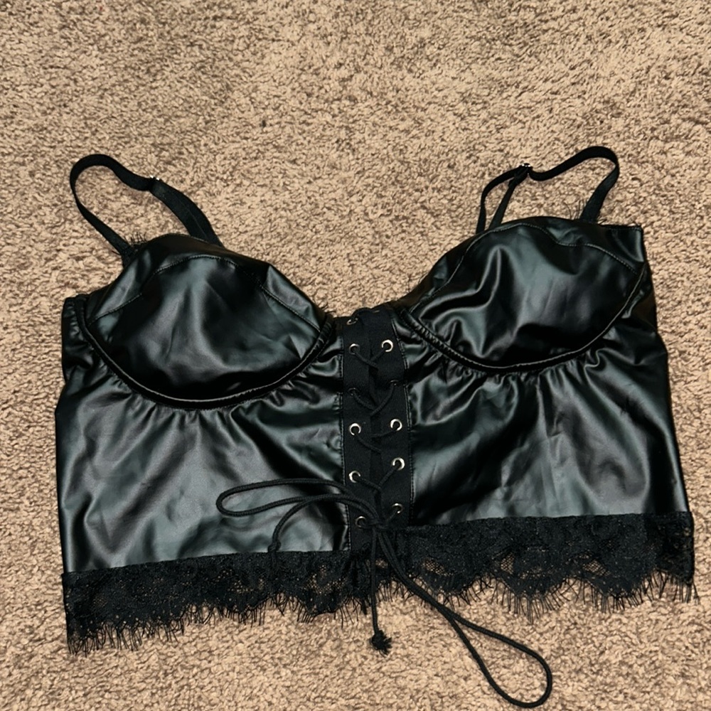 Faux Leather Black Cropped corset 🖤